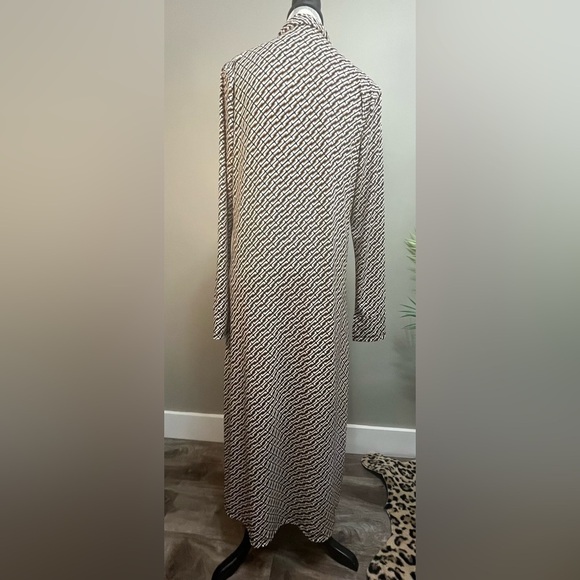 Dynamite Geometric Print Maxi Dress - Black and Cream - Picture 8 of 11